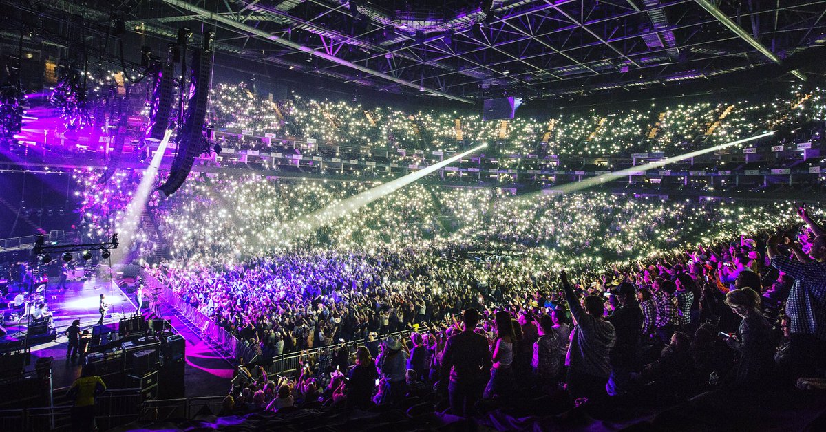C2Cfestival's tweet photo. When @dariusrucker lit up the show! ✨🔦💫 

📸: @aronkleinphoto https://t.co/WS8If2CmYU