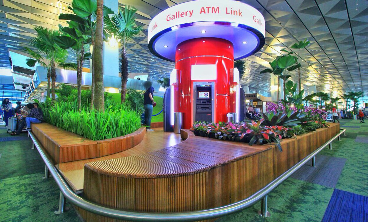 Suasana keseharian di Terminal 3 CGK @AngkasaPura_2 Semoga menjadi kebanggaan Indonesia 🇮🇩😊