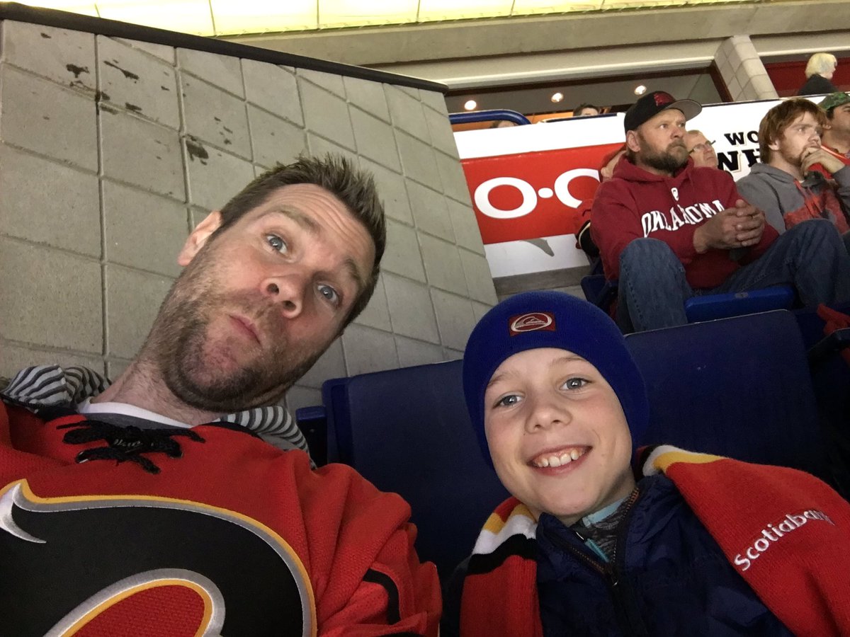 curt2go's tweet image. #nhlflames. Always a good time with your son. Go flames go. @NHLFlames