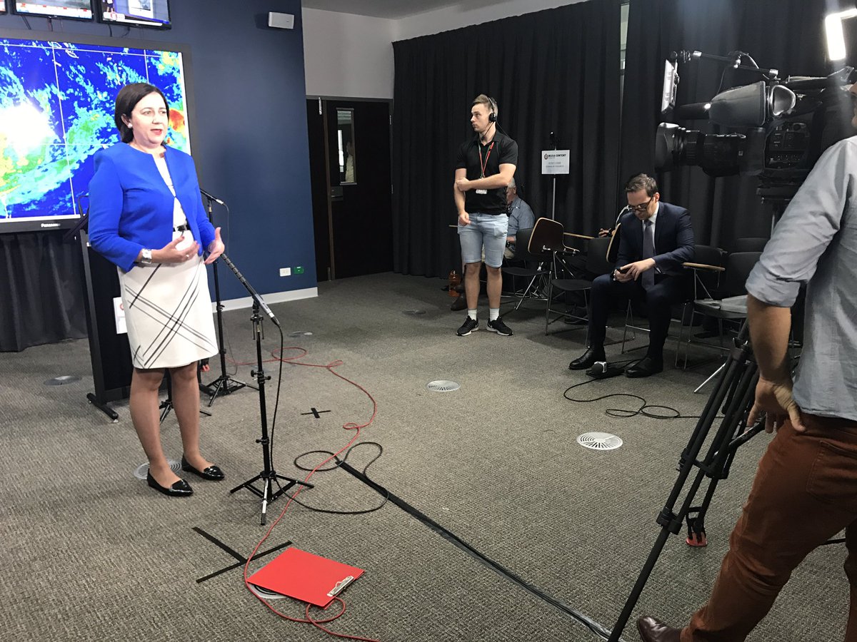 LeisaGoddard's tweet photo. Premier says eye over Whitsundays - do not go outdoors  #CycloneDebbie @7NewsQueensland @sunriseon7 https://t.co/LiFyTnoThJ