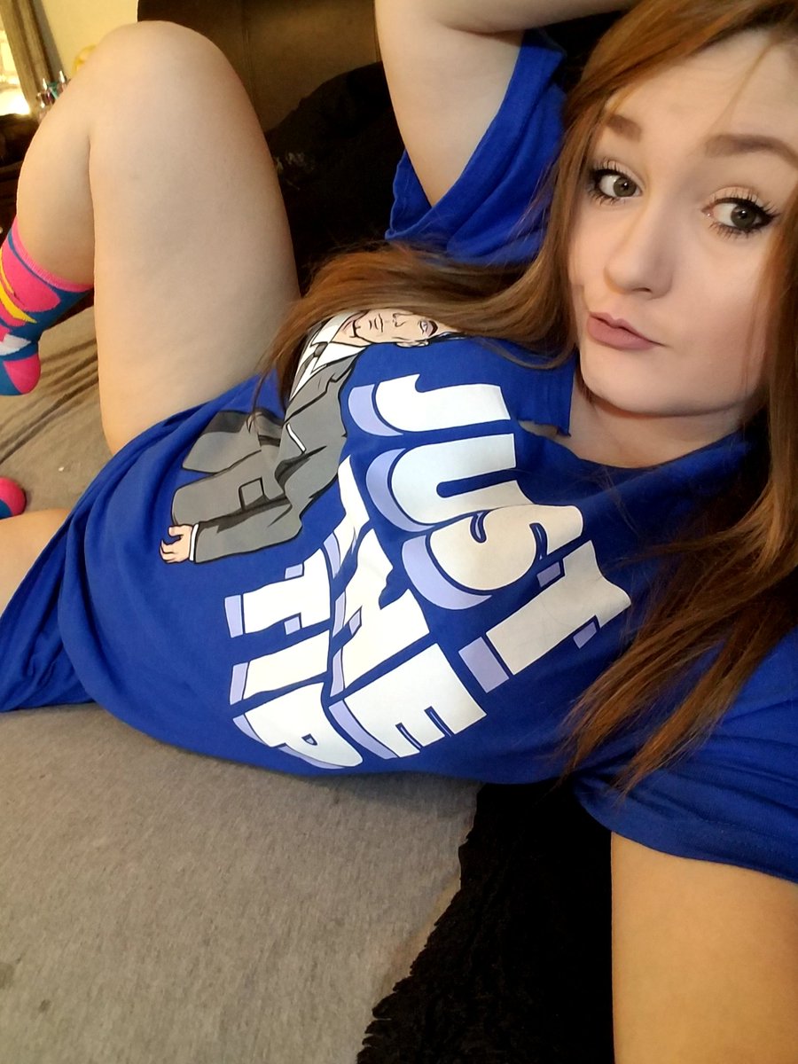 http://chaturbate.com/missnerdydirty.