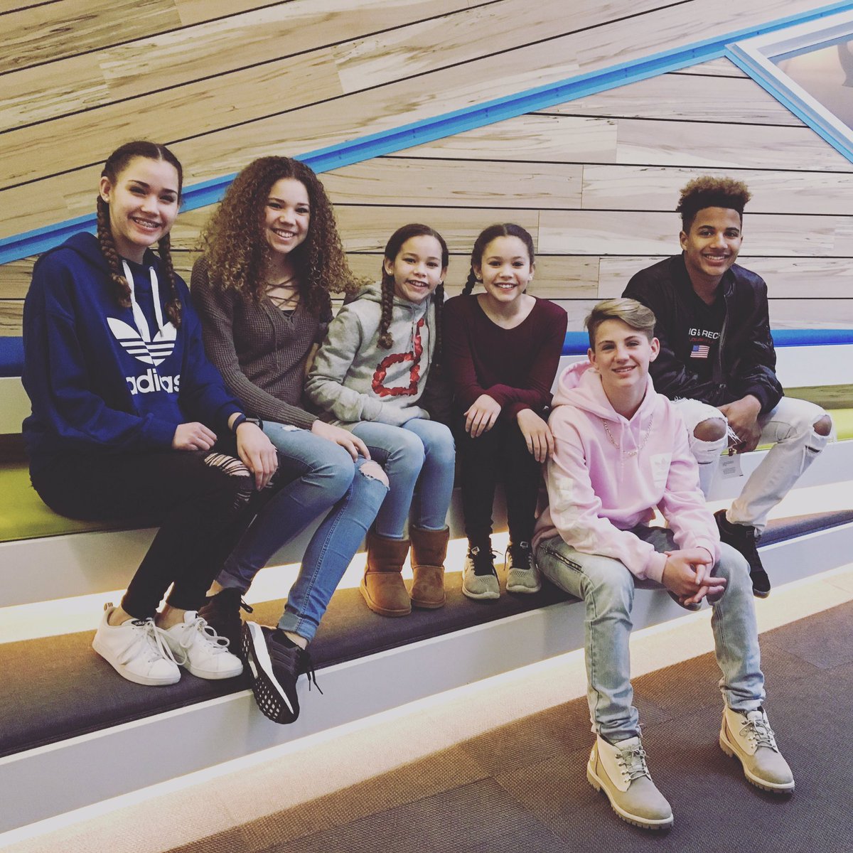 MattyBRaps's tweet photo. Throwback with my crew in #NYC! So excited for Florida next weekend! Hope I get to meet you at one of my shows! https://t.co/D0ULPFFuY5
