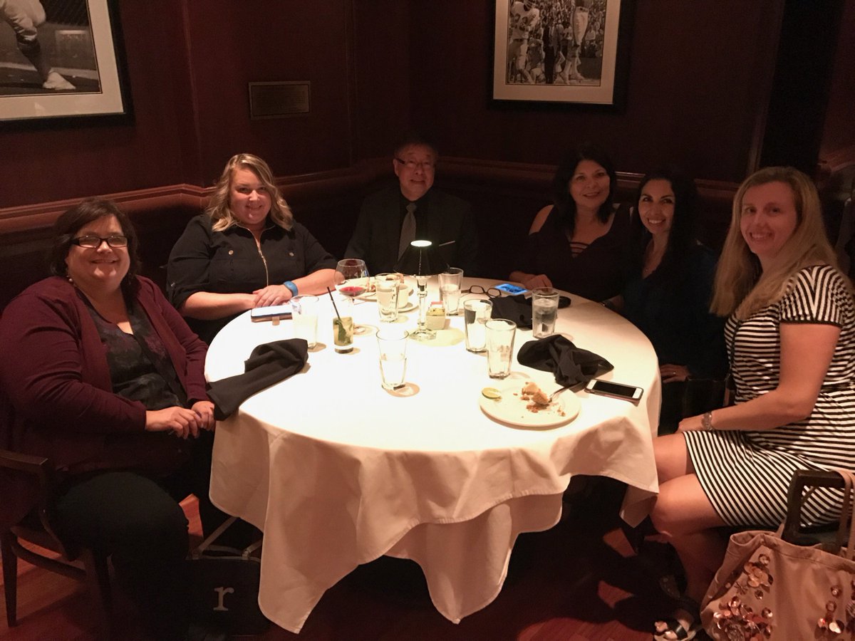 ValWhitepr's tweet photo. Fun night at Don Shulas with great new friends @RobinMiller1883 @CynthiaLane @scarbaum @marcela_oliver7 @ragandisney https://t.co/9vlntan3Sd