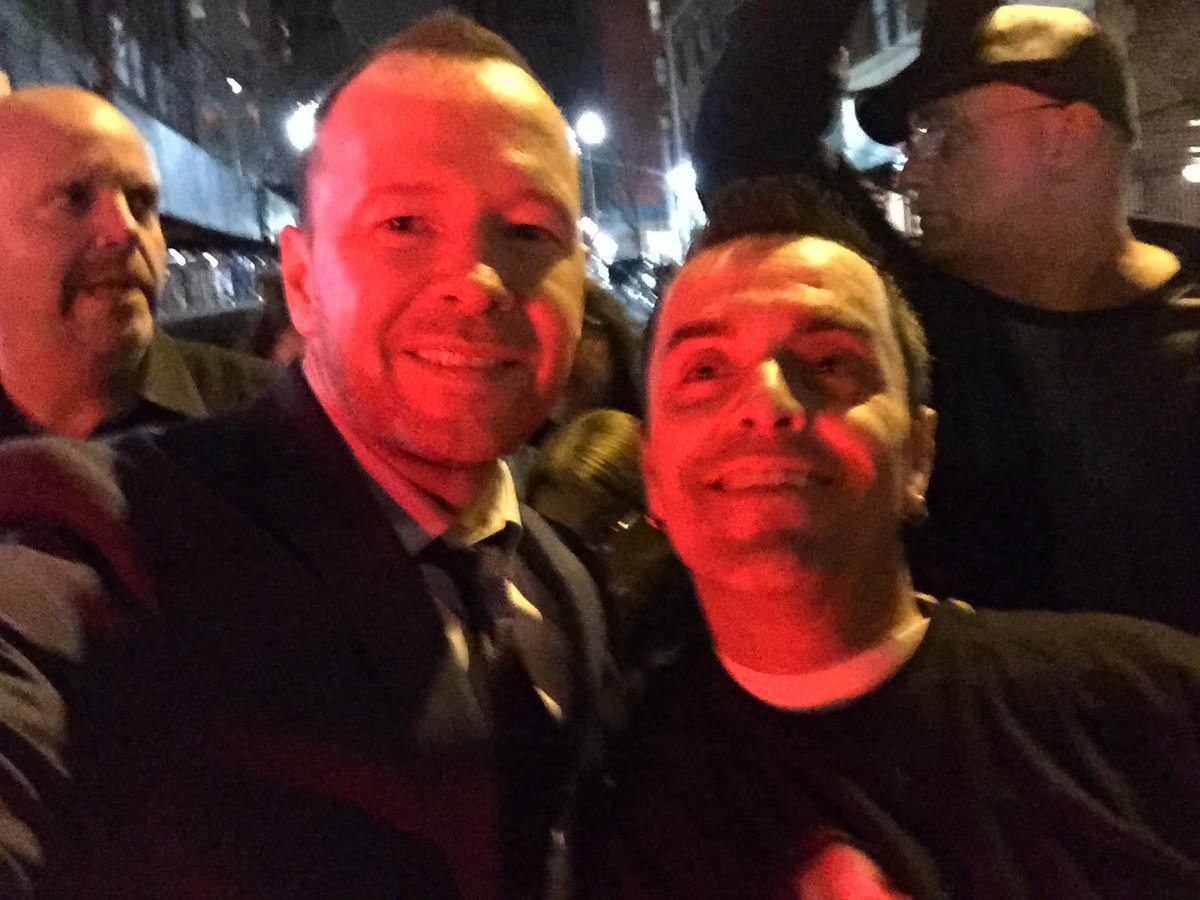 Leocosta2014's tweet photo. @DonnieWahlberg thanks for the the hook up #autograph and #selfie #BlueBloods150 FYI I'm @JessLDeAlmeida &amp; @AugieDealmeida uncle. https://t.co/PsohnzRfnS