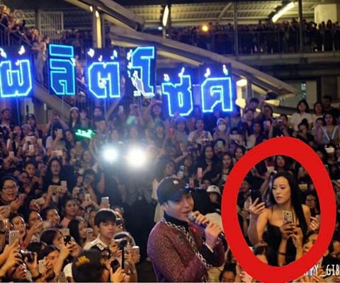 HY922_XMJ619's tweet photo. พี่หนิงคืดตัวแทนติ่งทุกคนนะค่ะ55555 พี่ทุ่มเทมากกก หนูแพ้พี่จริงๆ55555 #ผลิตห้างแตกงงเด้งงเด้ https://t.co/wwKLSxjfDi