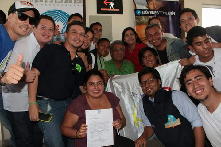 DayanaraGarcia0's tweet photo. .@Lenin es el único candidato que ha asumido, públicamente, compromisos con las juventudes, por eso l@s #JóvenesConLENÍN
#MandatoJuvenil2017 https://t.co/Bwy9xHWorJ