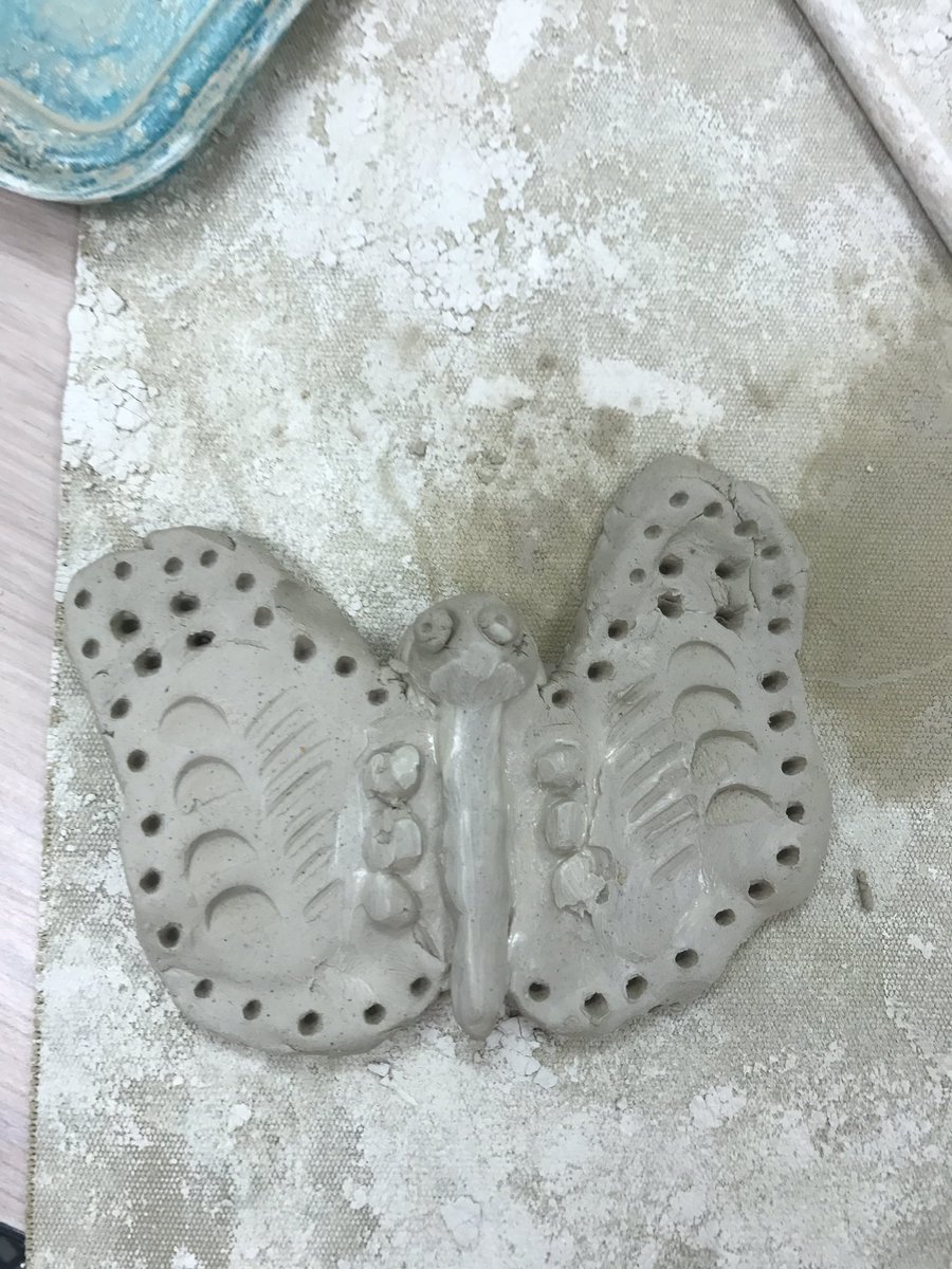 nanni_becky's tweet photo. Observing an art class @JFLongSchool T has taught + comments. Ss gave me confidence to do one too #artmakesmecry #inspirecsd Ss inspired me! https://t.co/ZZpdkEusOd