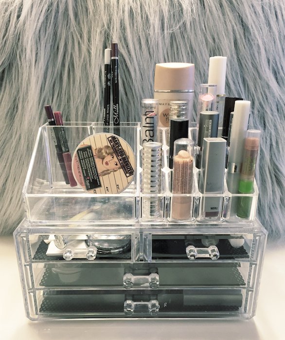 How to Organize Your Make-up sheyna.com/2017/03/28/mak…