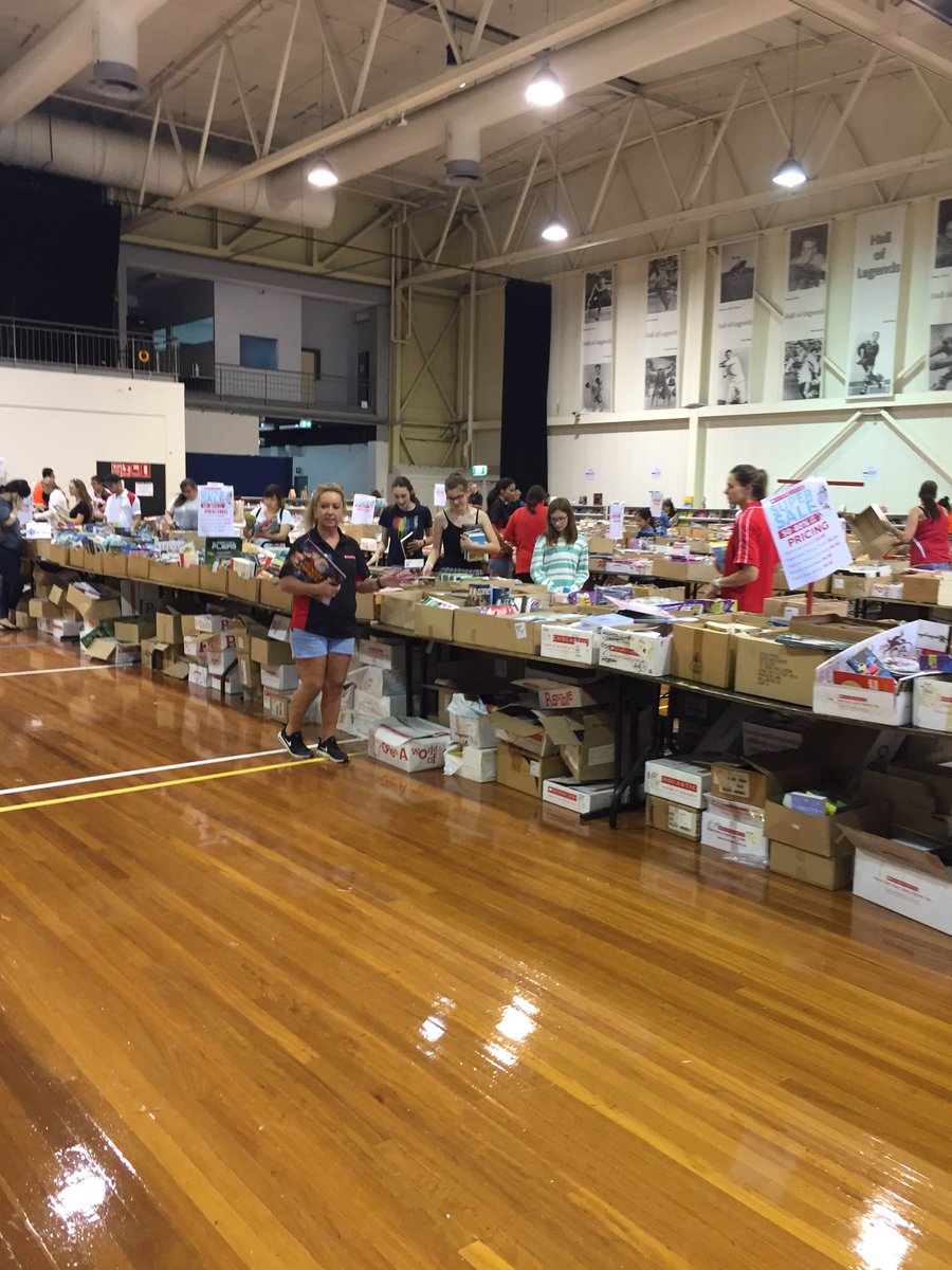 AlanahEllul's tweet photo. Scholastic book sale 📚📚📚📚 #acuedu_p https://t.co/I0d11xMfL2