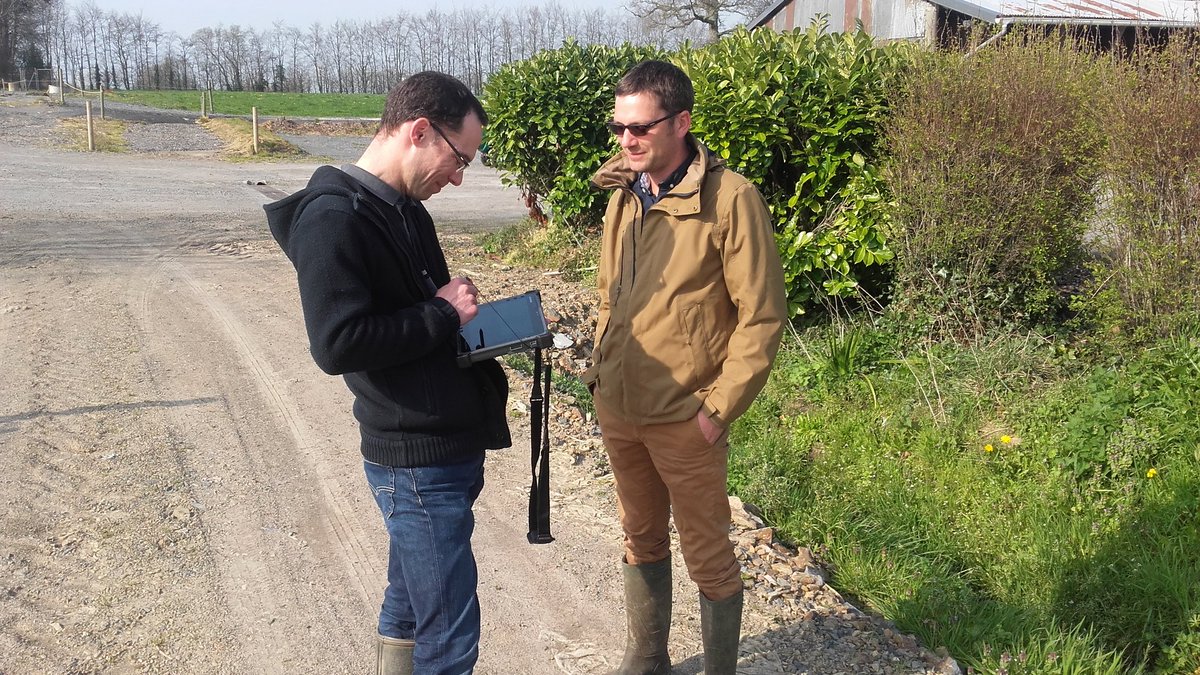 La Géomatique avec des bottes :-)
Équipement de la Chambre d'Agriculture 50 :Tablette et SIG Nomade + Formation ! geoplessis.com