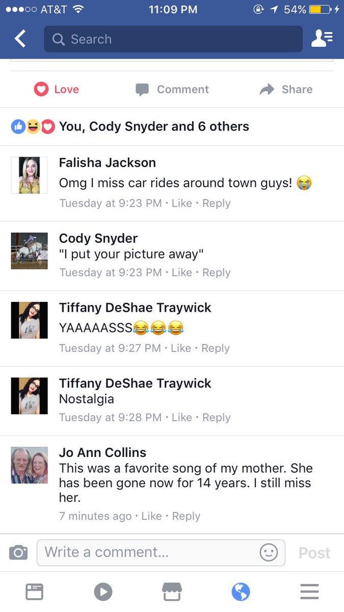 tffnytrywck's tweet photo. When u and ur friends are trying to reminisce on ur hood rat days and ur grandma makes it awk https://t.co/ux4YrJvoj0