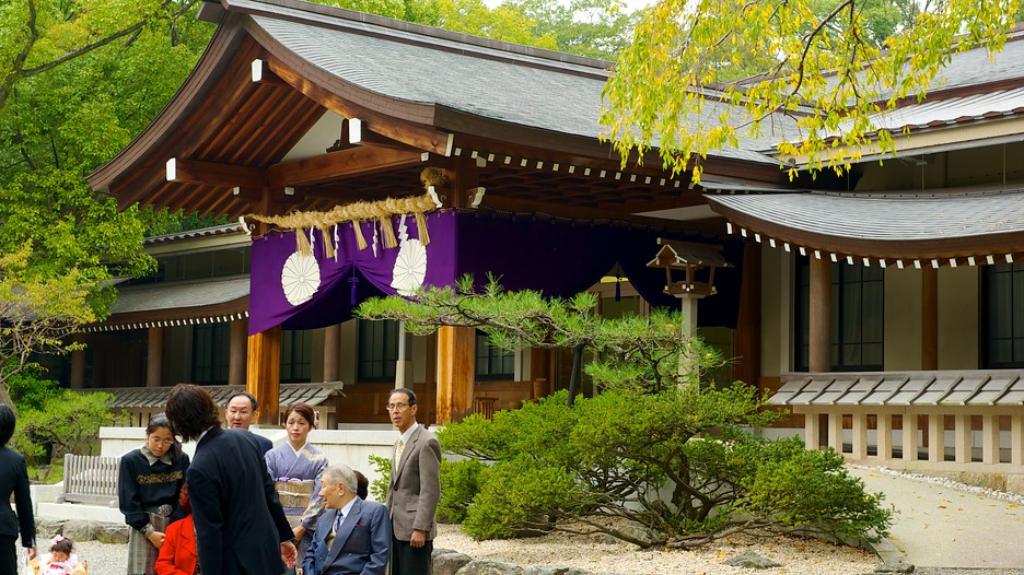 ExpediaThis's tweet photo. @Miho263403381 Your image reminds me of this one. Atsuta Shrine https://t.co/fSbe8Zy417 #Japan #Chiryū-shi #expedia https://t.co/XrOrn5yZKD