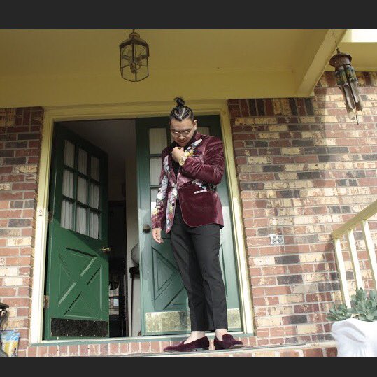 KidWinen's tweet photo. Bet y'all know who Tony is now π #prom2k17 #prom2017 #slayette #dracobadandboujee https://t.co/nLX5F760ZK