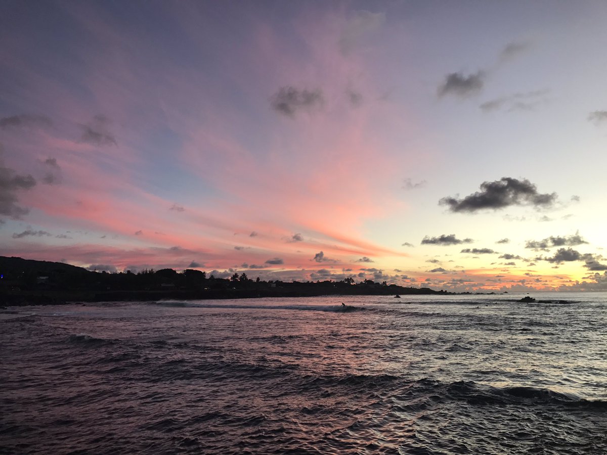 selenaxwarrior's tweet photo. Rapa Nui #easterisland #wanderlust https://t.co/QipMXAvQp0