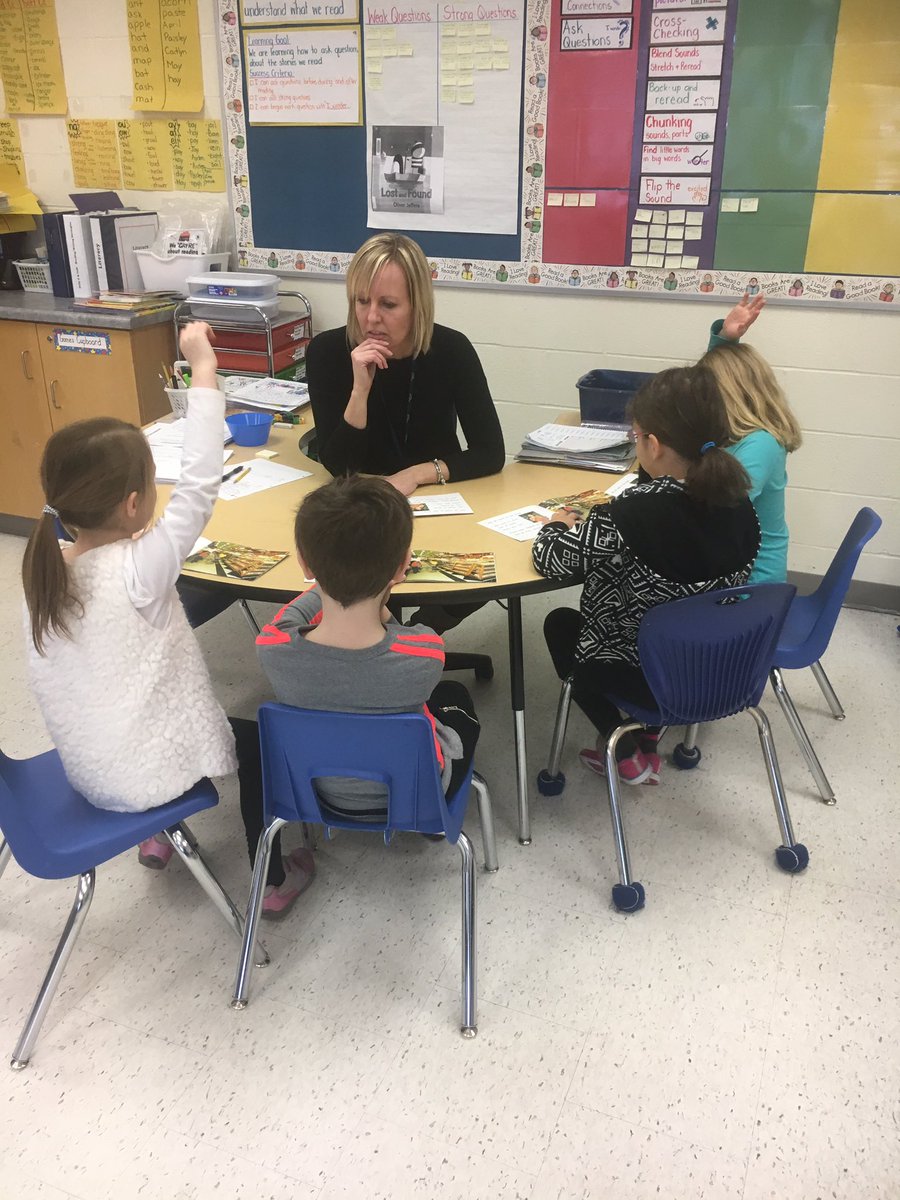 Balanced_Lit's tweet photo. Here is an example of a Guided Reading lesson from the same Gr.1 room. #encouragingindependence 🙋🏻🙋🏽🙋🏼🙋🏻‍♂️ https://t.co/op99KZqNPd