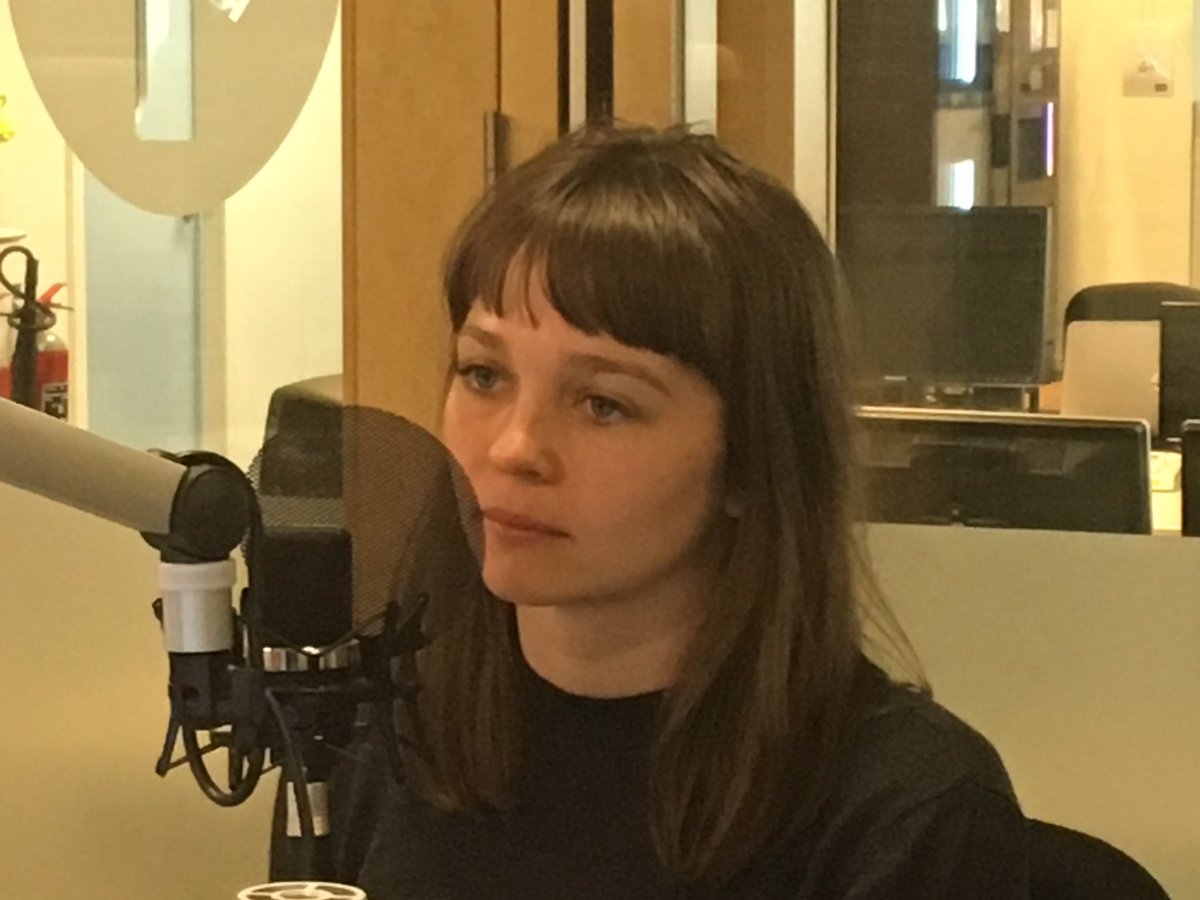 radio1be's tweet photo. Anne-Laure Vandeputte en Evgenia Brendes spelen #Onschuld bij @deRoovers Evgenia speelt een blinde paaldanseres "paaldansen is bevrijdend" https://t.co/zVpwGFIBUk
