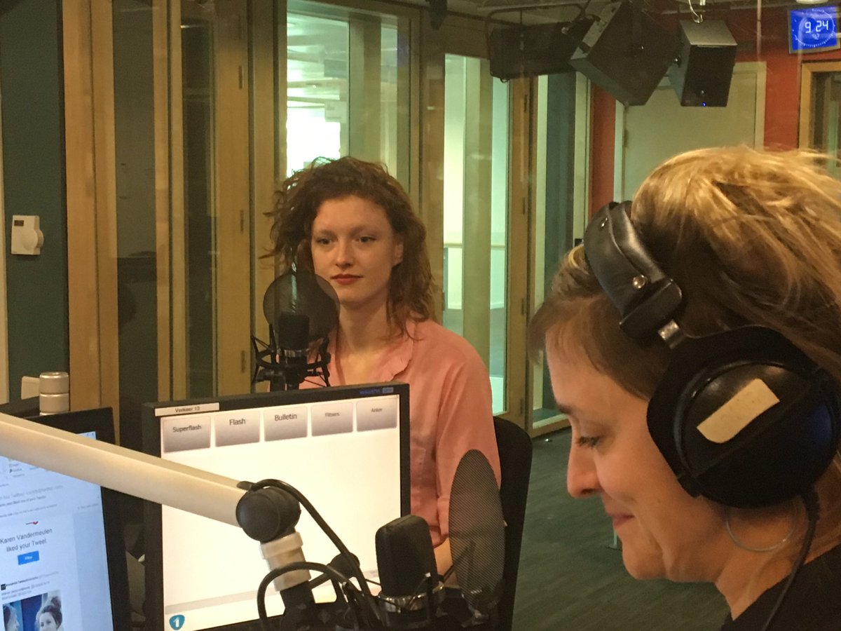 radio1be's tweet photo. Anne-Laure Vandeputte en Evgenia Brendes spelen #Onschuld bij @deRoovers Evgenia speelt een blinde paaldanseres "paaldansen is bevrijdend" https://t.co/zVpwGFIBUk