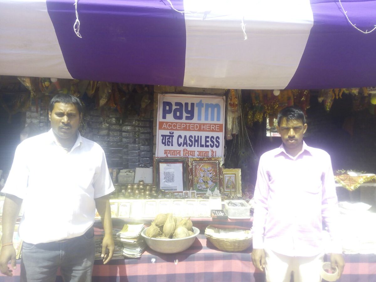 Digi_Jharkhand's tweet photo. Third day of Digital Jharkhand Week. VLEs are giving FI services including Bank account opening, insurance, pension, aadhar seeding, DigiPay https://t.co/GtJUtm9zuD