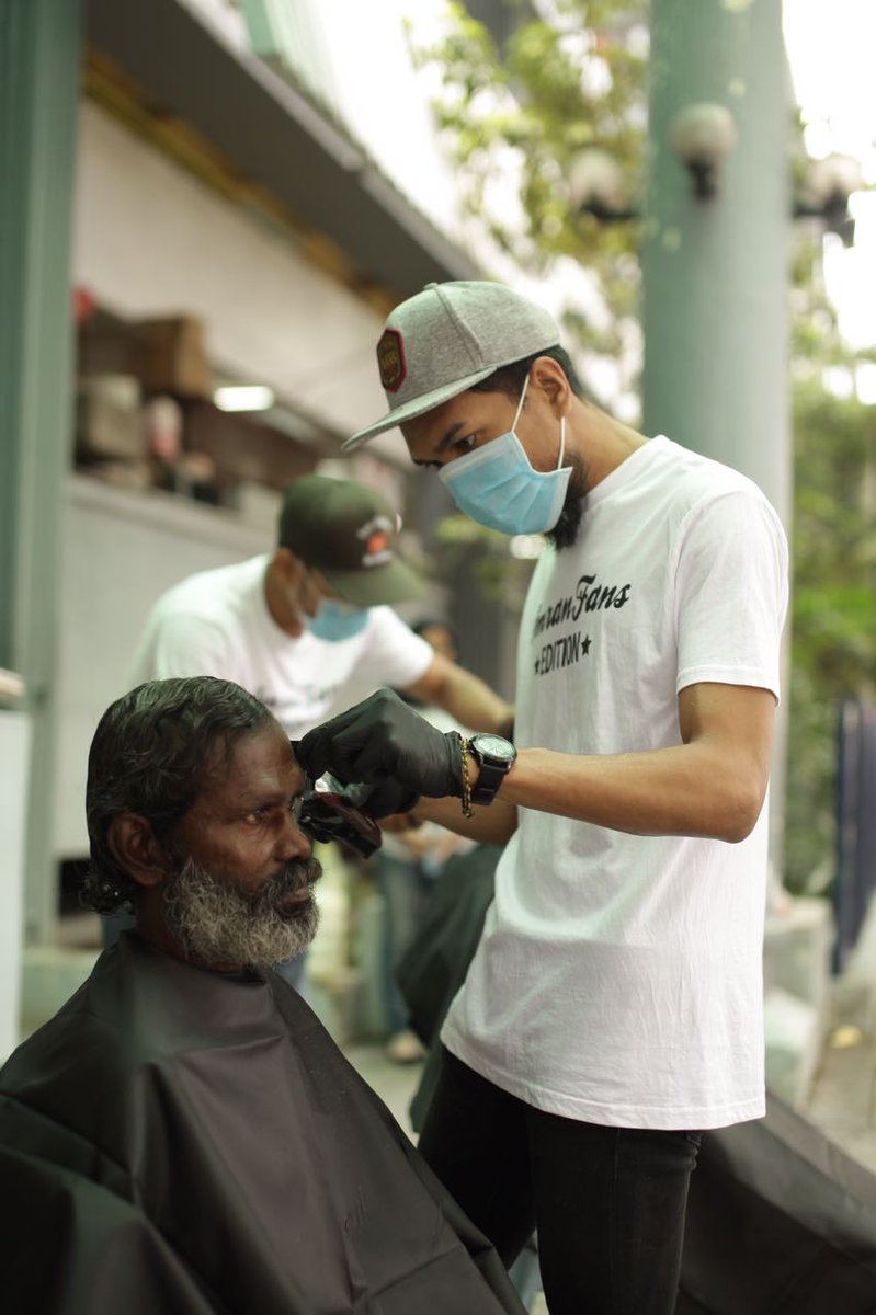 PSilveryouth's tweet photo. Program Gunting Rambut Gelandangan oleh Gerakan Belia 4B Ipoh Barat sebentar tadi.Sedikit sbyk dpt menceriakan hati golongan ini.Syabas!! https://t.co/y83MBiLQaj