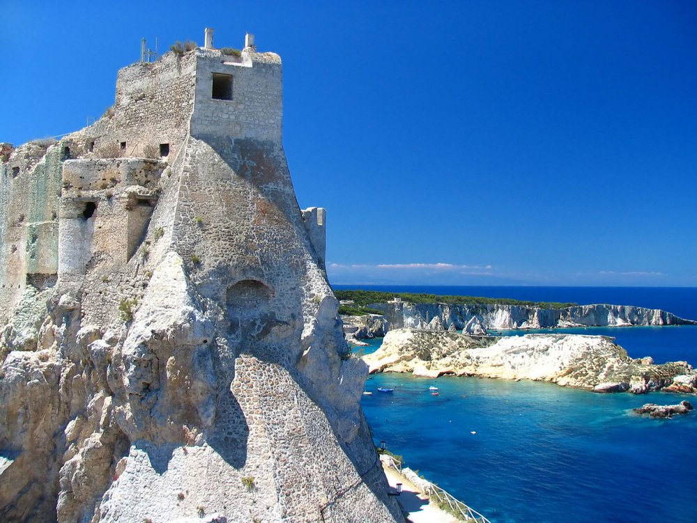 10 of the Most Beautiful Castles in Italy crwd.fr/2o5Z6CL