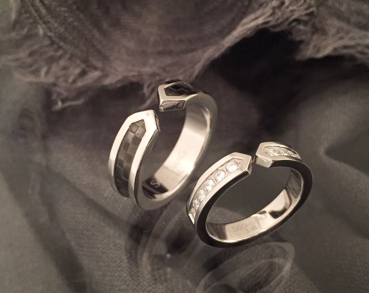 お互いのリングの切れ目同士を繋ぎ合わせると「永遠」を意味するインフィニティ モチーフが完成する人気のペアリング。 #BLESS #SCOMMAG