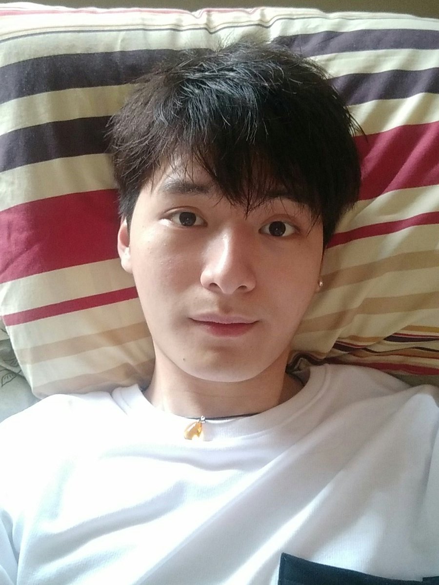 kristtps's tweet photo. เช้าแล้วยังอยู่บนที่นอน~~ https://t.co/fzw88euTCg