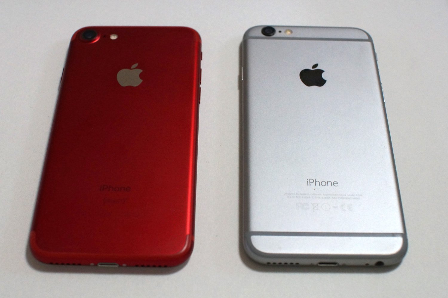 Nawoqi No Twitter Iphone7redの赤は本当にいいアーマー感なので防御シールド 保護シール をゴールドにしてみたところ完璧なアイアンマン仕様になった 先代6と並べるとwithローディに 笑