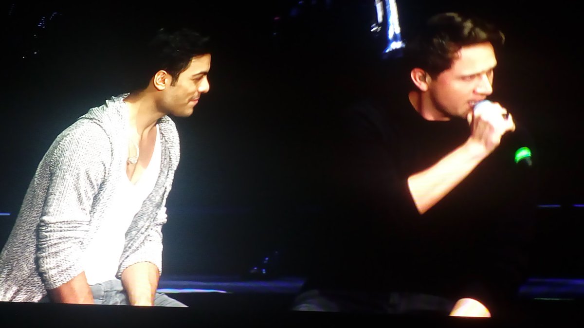 ManuelFloresOf's tweet photo. #CesarRobles y @_CarlosRivera llenar de romanticismo con "La Quiero a Morir"
Antes compañeros de #LaAcademia https://t.co/YkAADMktCQ