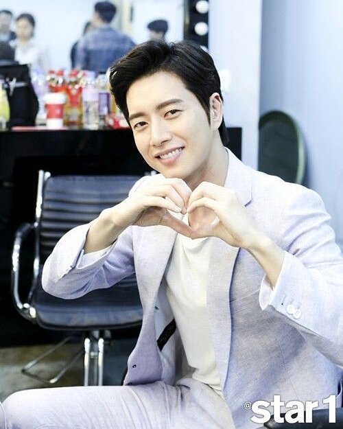 C70EIY_VsAACvuT.jpg:large