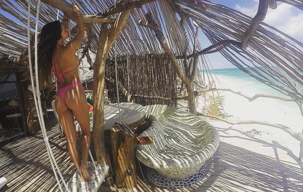 ??‍♀️RT @MaximMag: Arianny Celeste went topless on vacay,and we've got the pics 2prove it. https://t