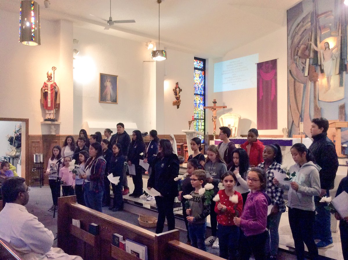 AMazza7's tweet photo. @MadonnaCSS #youthministry with family of schools  @vatergigi @MICHAELaCACCAMO @TCDSB 2nd night a success👍🏼😊 https://t.co/v4mWUjdE7f