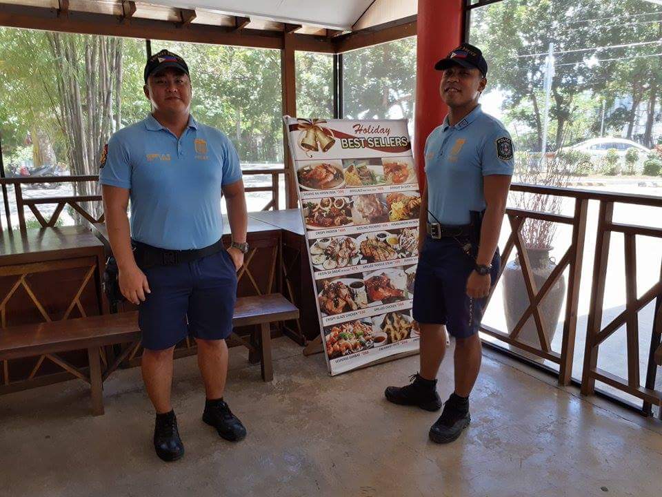 tpulapulapu01's tweet photo. PO2 Carba &amp; PO2 Madriaga undr d supervision of PCI JUNNEL CAADLAWON,OICTPU manned d Tourist Public Assistance Center @ Movenpick Hotel https://t.co/J8ygaY2rrW