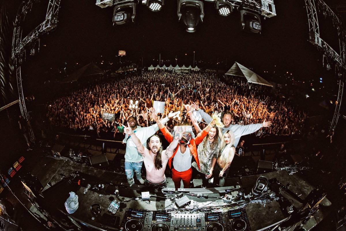MORTENofficial's tweet photo. Gr8 times last night w the @dimmak family 👊🏽 https://t.co/ZVl6w43k70