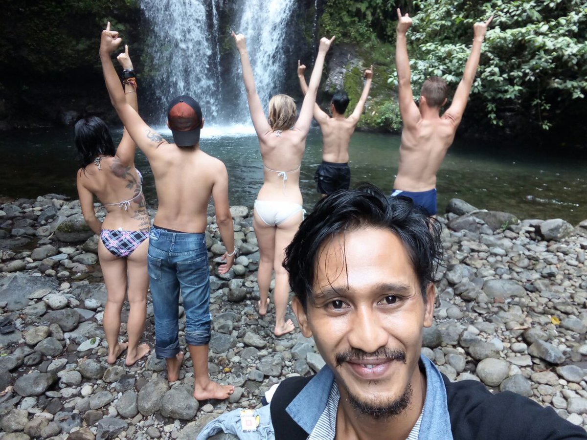 Tamu ini dari Kanada, Ukraina, Rusia berbondong2 menikmati indahnya tasikmalaya <a href="/ridwankamil/">Ridwan Kamil</a>