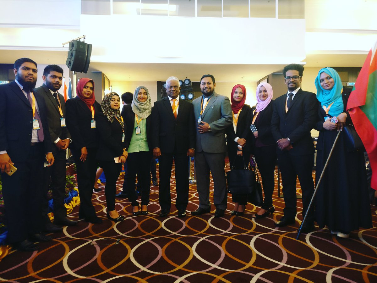 ahmedshamoon777's tweet photo. W/ Maldives Ambassador to Malaysia. Asia Urban Youth Assembly 2017 - Melaka 🇲🇾 #RAFY #YouthLeaders #MaldivesDelegation #AUYA2017 https://t.co/mlj7RB4wuL