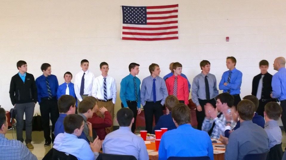 jackle6o8's tweet photo. Throwback to the best basketball freshmen class Reeder ever laid his eyes onππ #everyonequit #butjake #TJ https://t.co/sXI0fbbO0e