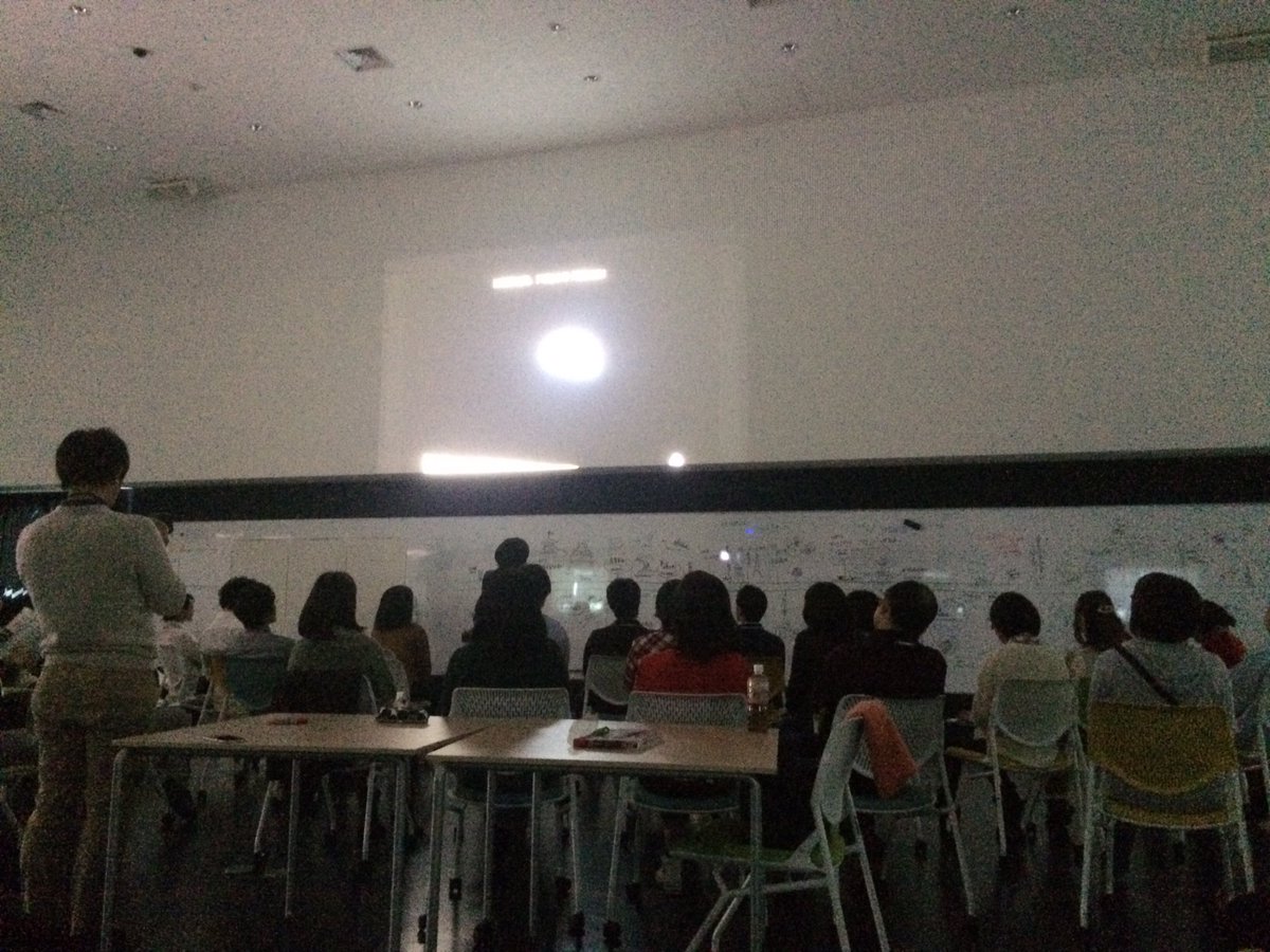 EN_Lab's tweet photo. 灯りを落とし、みんなで宇宙にいるような感じから、地球、世界を考えていきます。
#Workshop3_0 https://t.co/An9UBvofUS