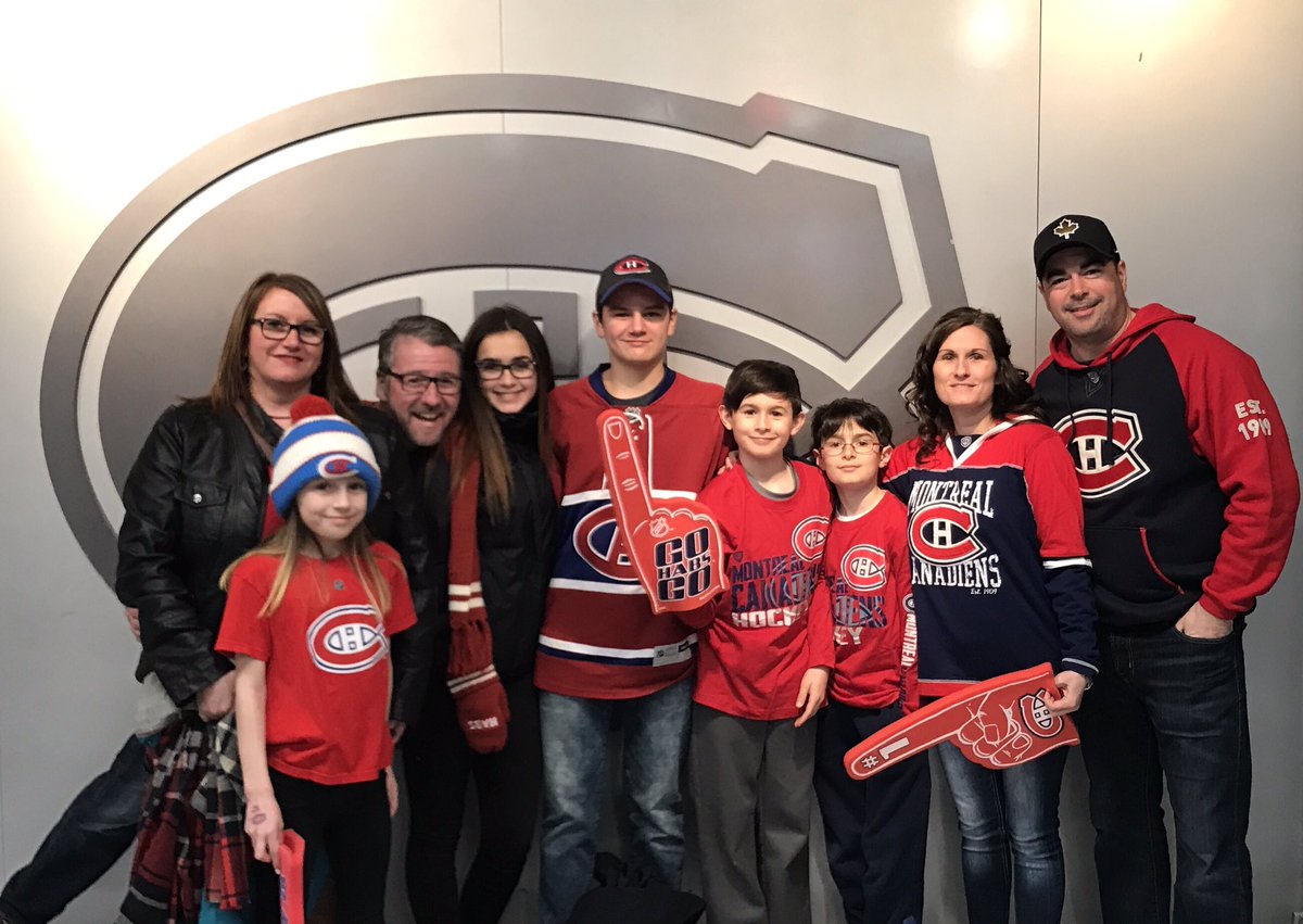 countykid36's tweet photo. Noah was Beyond excited to watch Shaw tonight, thanks for stopping and for the puck!  #65dreamingbig @shawz15er https://t.co/Hrqv9yzZPN
