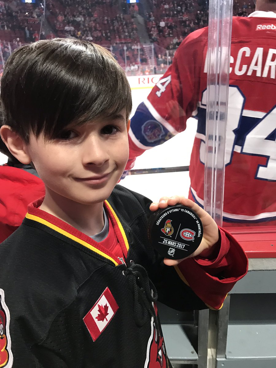 countykid36's tweet photo. Noah was Beyond excited to watch Shaw tonight, thanks for stopping and for the puck!  #65dreamingbig @shawz15er https://t.co/Hrqv9yzZPN