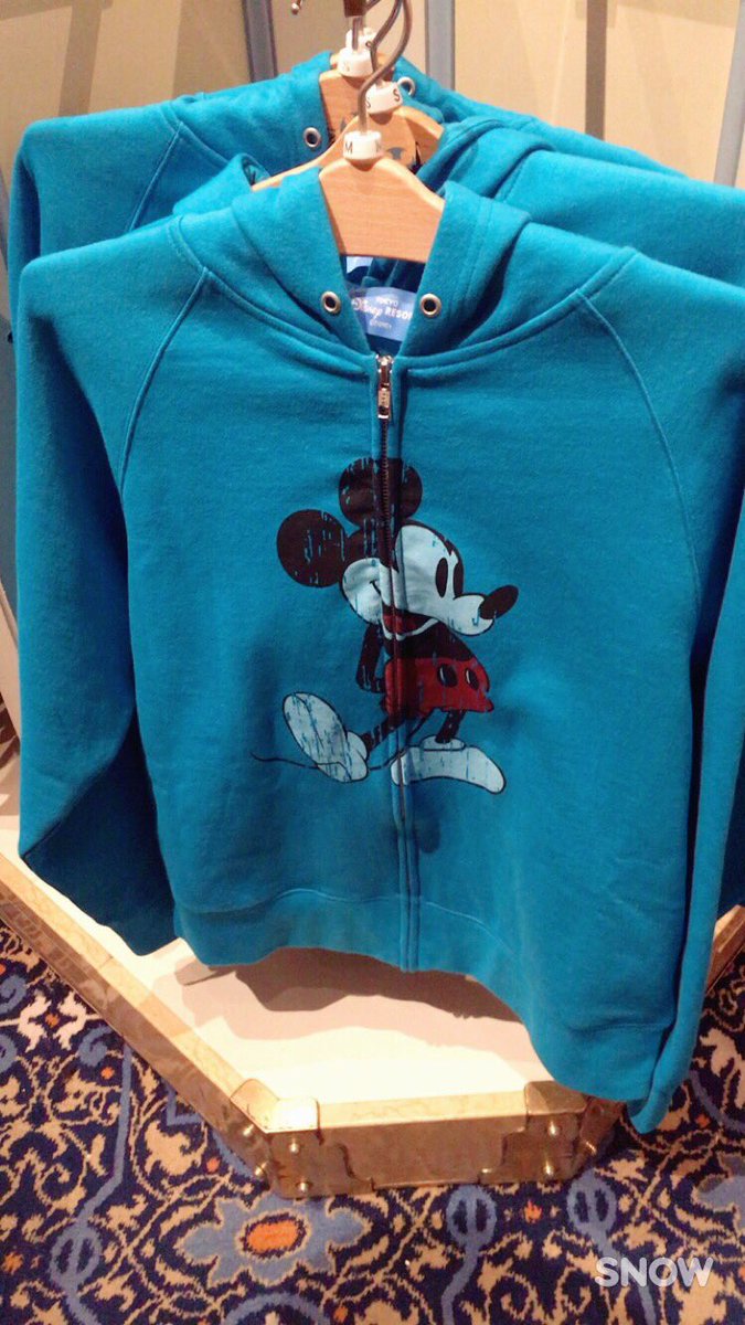 ことありちゃん V Twitter 星組95期の皆様がお揃いで着ていたディズニーミッキーミッキーのパーカー 欲しくて去年買おうと思ったら販売中止になっていたところ なんと 男役が着て着た青のミッキーパーカーだけ再販 されていました 是非娘役が着ていた