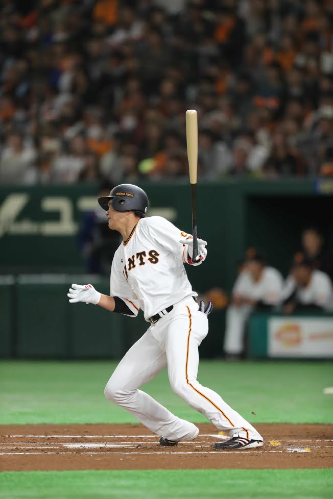 TokyoGiants's tweet photo. #坂本勇人 選手 オープン戦最終戦のロッテ戦は「３番遊撃」でスタメン出場！#WBC の戦いから戻ってからの初戦、1回裏2死無走者からの第1打席で、一、二塁間を抜けるヒット！#ジャイアンツ #巨人 #オープン戦 https://t.co/ALAqvk4FxM