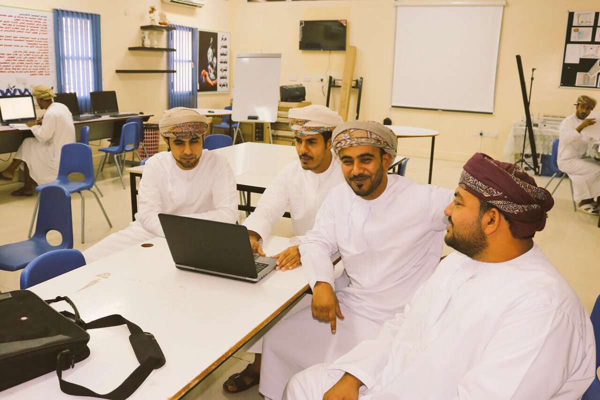 بإشراف أ / جمعه المقحوصي   
نفذ أ/ أحمد العلوي في مدرسة القعقاع بن عمر التميمي ورشة تدريبة في تفعيل السبورة التفاعلية لمعلمي مادة الرياضيات