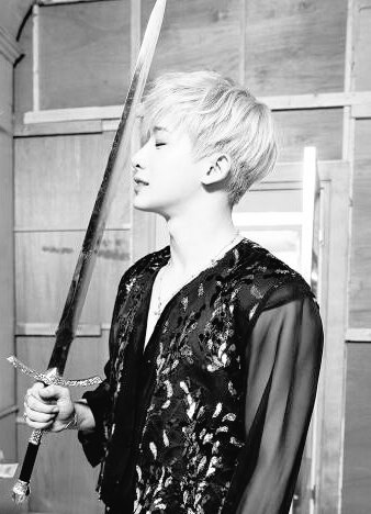 MonMayX's tweet photo. WH
-Mantiene todo organizado
-"Voy a protegerlos sin importar qué"
-Sale a saquear con Kihyun
-Maneja cuchillos y espadas como nadie https://t.co/Nzaf9VNgmN