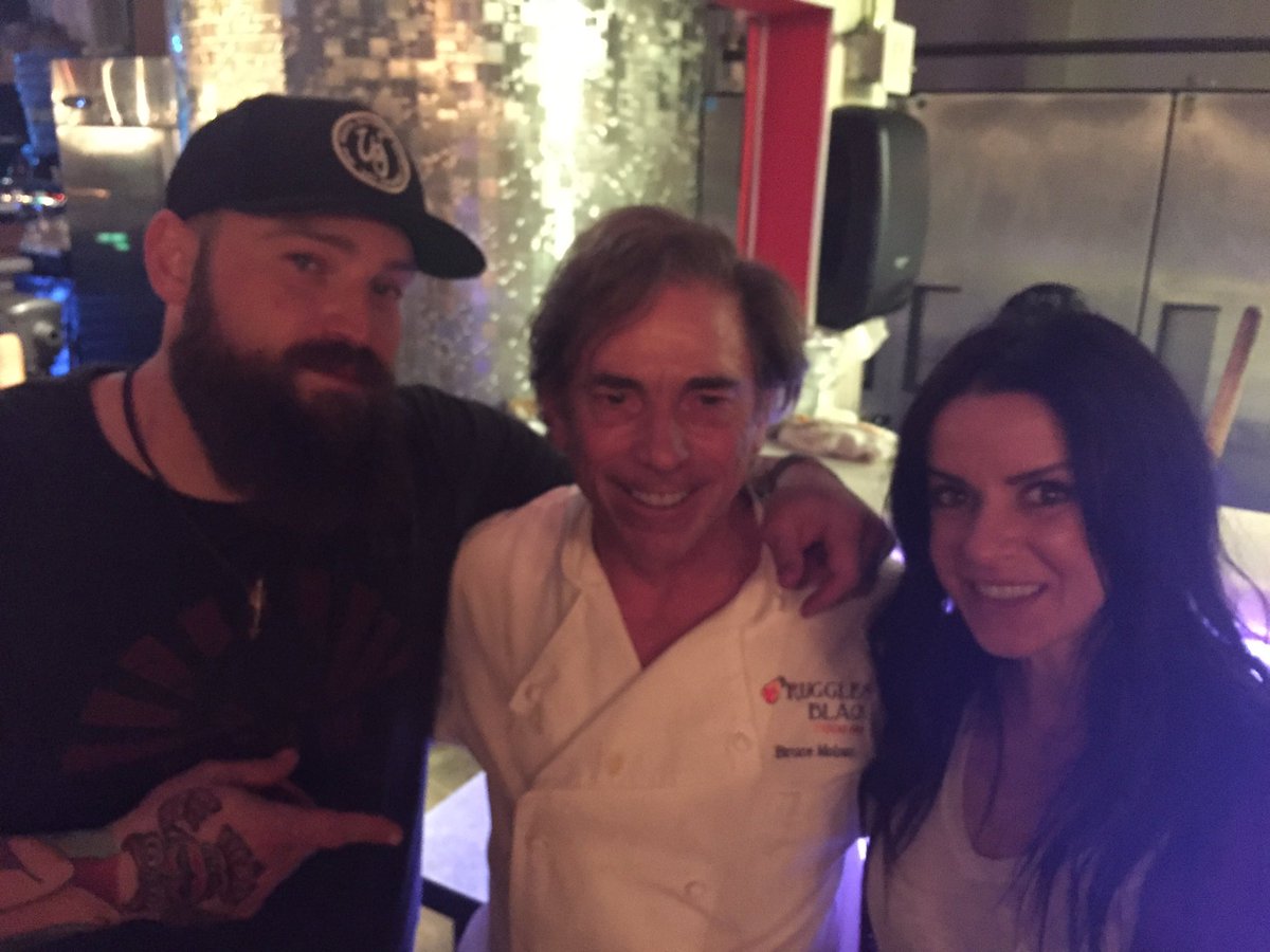 ChefBruceMolzan's tweet photo. Zack brown at ruggles black .. went to the concert tomorrow. Can't wait! This man knows his food and wine :-) #Zackbrownband #RugglesBlack https://t.co/KjBVBpvNlX