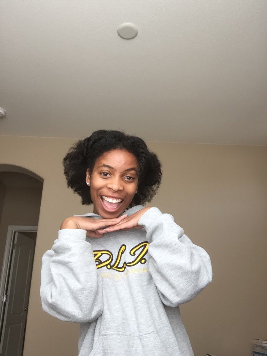 VogansDr's tweet photo. #naturalhairtwitter always have and always will represent the Afro ✊🏾😊☺️since middle school https://t.co/ZDyVKd6cR2