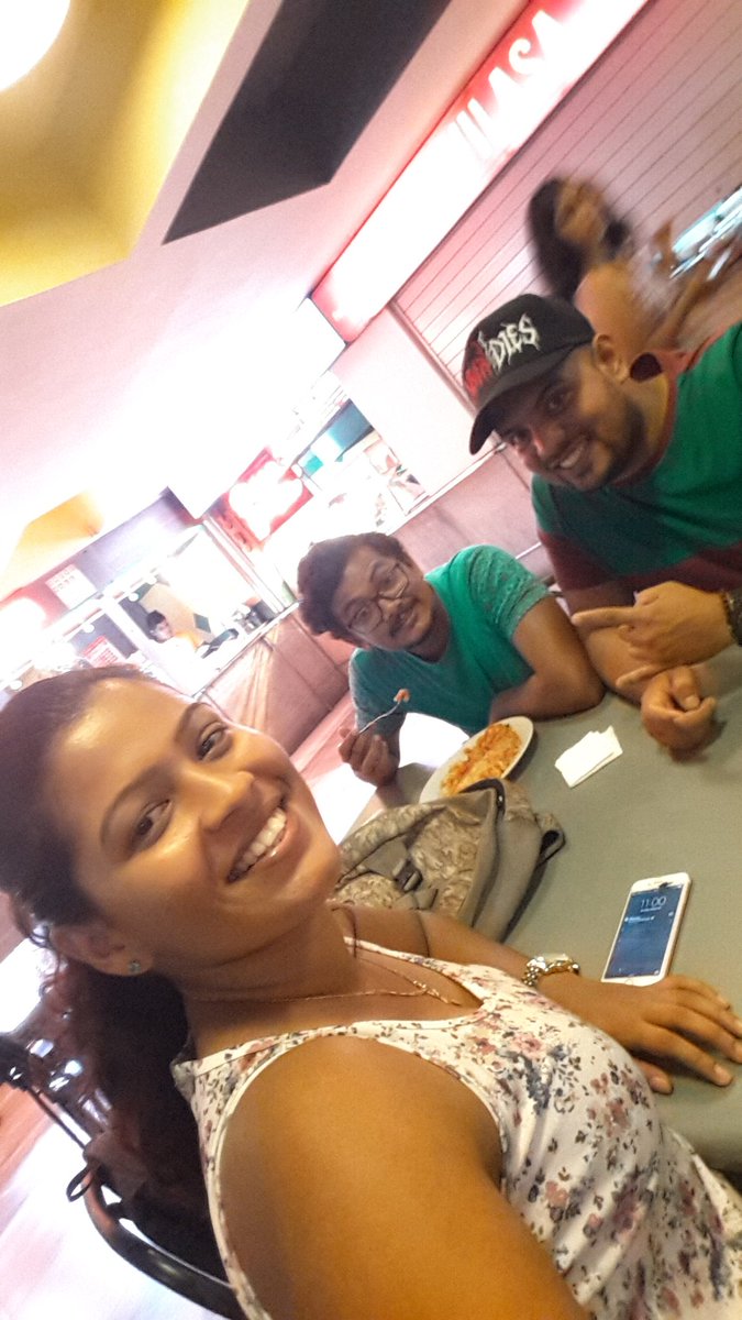 ItsPaull's tweet photo. @MalithShehan @ThiliniOstwald
w/ these two buddies #SundayFunday #RandomMeetUps #TravelBuddies https://t.co/4n6Hh27ypO