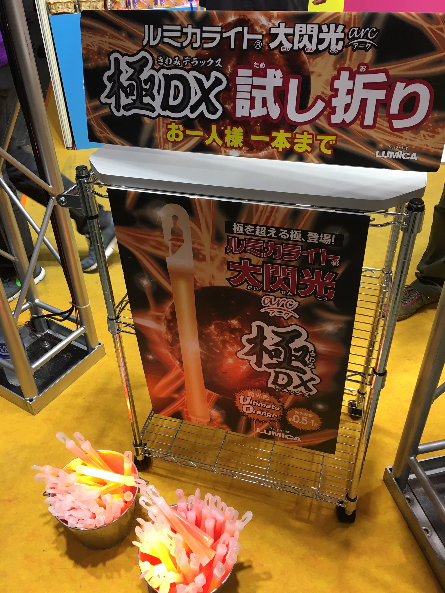 tさま専用 SHOTOF 車のフロントバンパースプリッターリップスポイラー