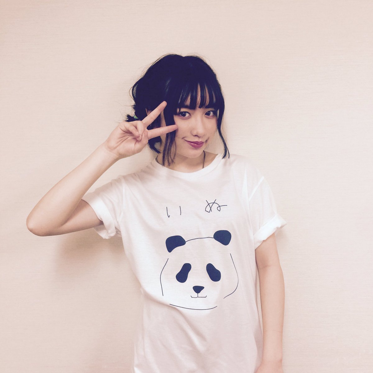 吉田凜音staff いぬのtシャツのモデルやりましたワン ウソt エイプリールフールに T Co On1wzmqyuv Twitter