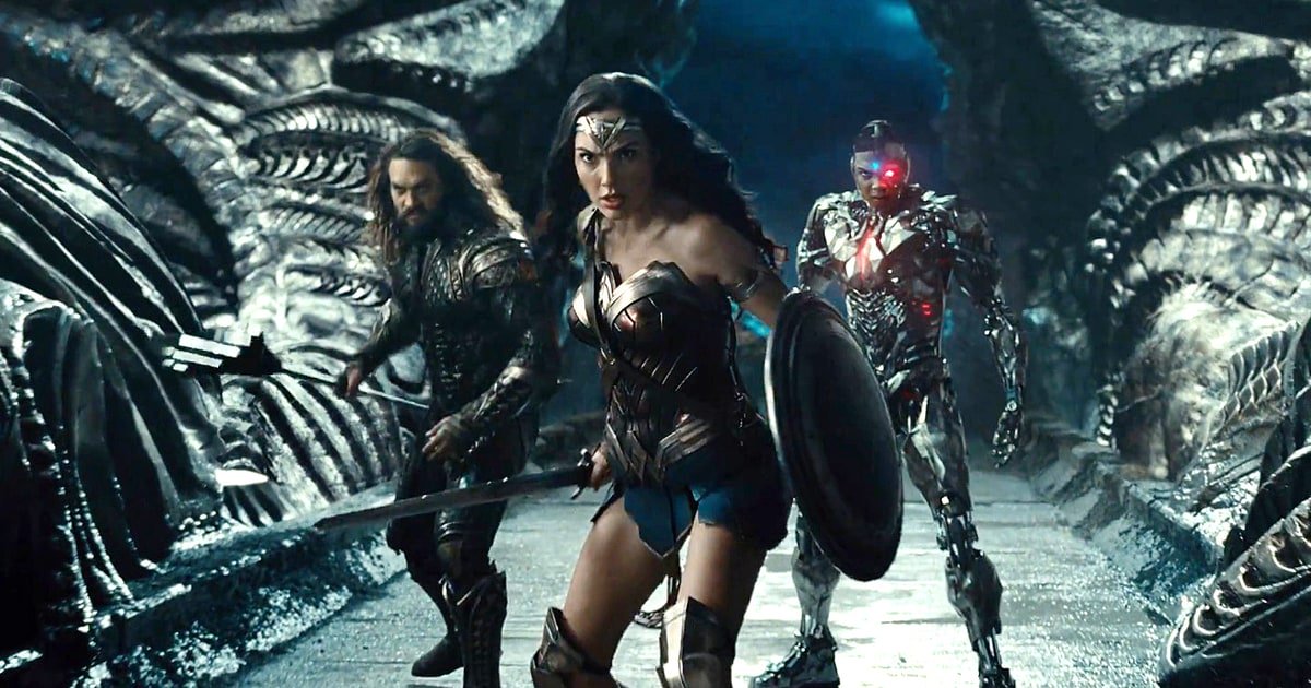 usweekly's tweet image. Watch the epic #JusticeLeague trailer: usm.ag/2n4MxHH