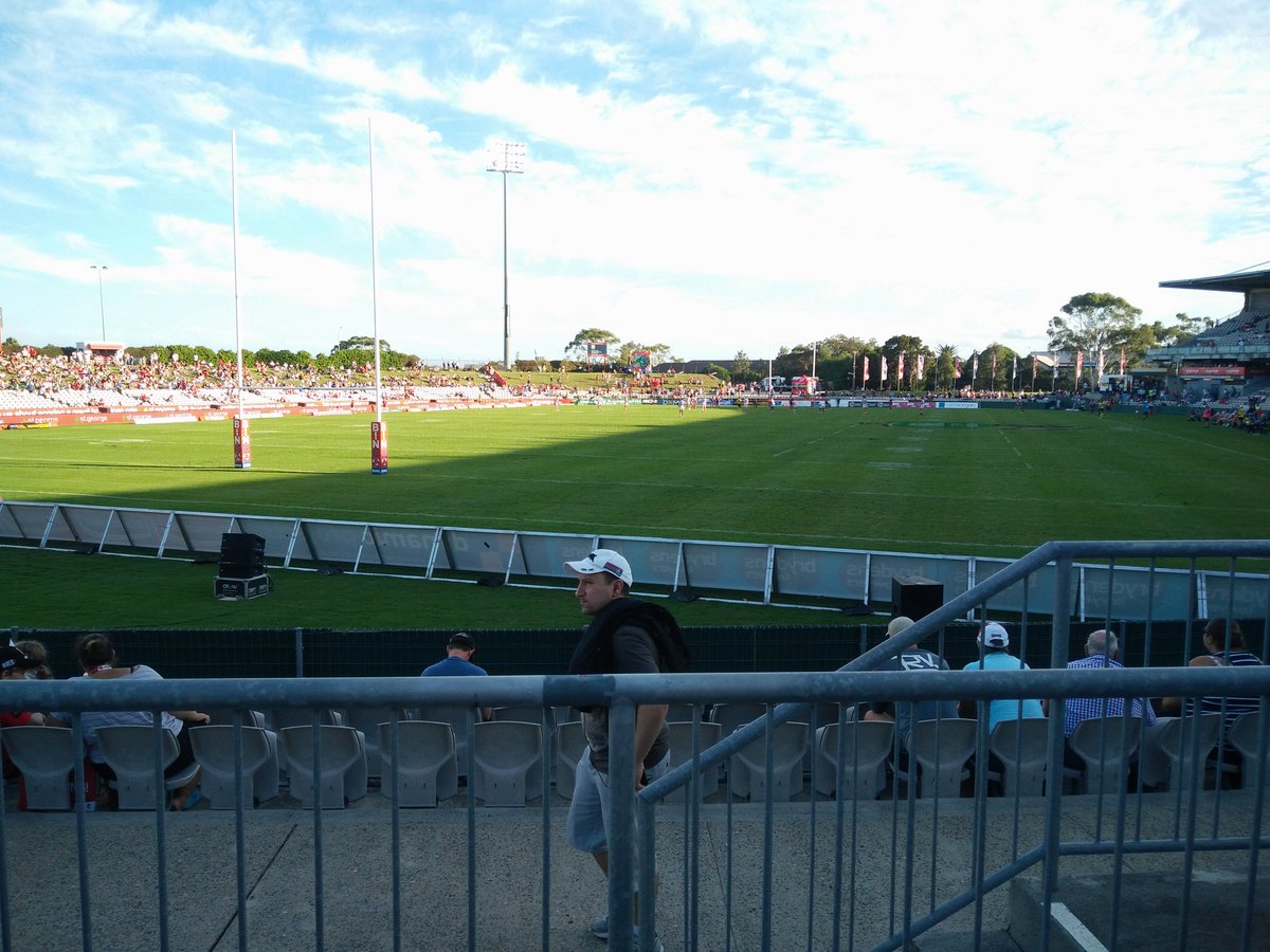 TheNeutralFans's tweet photo. Even when you're not trying #RandomSouthsGuy gets in the way #neutralcap #NRLDragonsWarriors https://t.co/yvU8bQVJjr